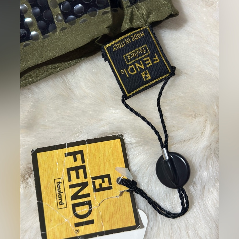 Fendi shiny wrap - Picture 2 of 3